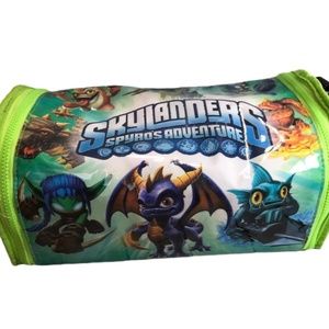 Disney Skylanders- Lot of 24 figurines with Portal